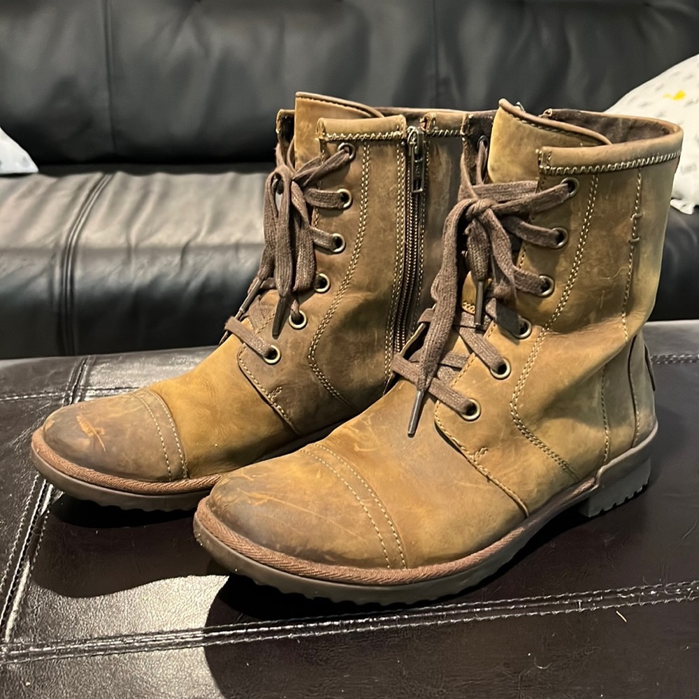 Women’s Ugg Ashbury Leather Combat Booties - Chestnut Color